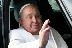 Vaticano divulga nova carta do papa Francisco, que segue hospitalizado em Roma