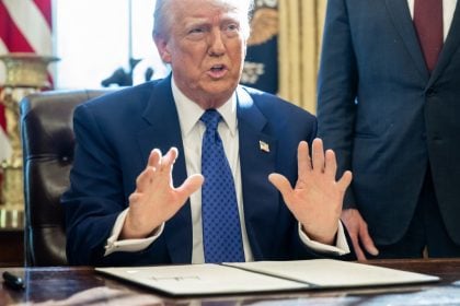 Trump sobe o tom e diz que Groenlândia ‘tem que ser nossa’