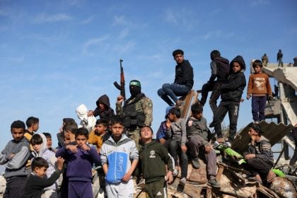 Quem são os três reféns israelenses libertados neste sábado pelo Hamas
