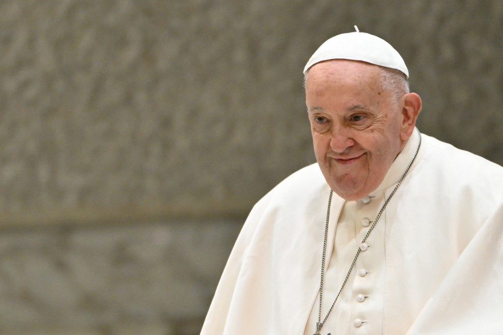 Papa completa uma semana hospitalizado por pneumonia