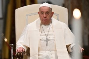 Papa Francisco, ainda em 'estado crítico', teve uma 'boa noite', anuncia Vaticano