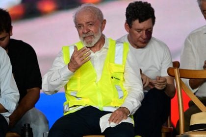 Lula reforça indicação de que deve ser candidato em 2026: ‘Quem quiser disputar comigo tem que ir pra rua’