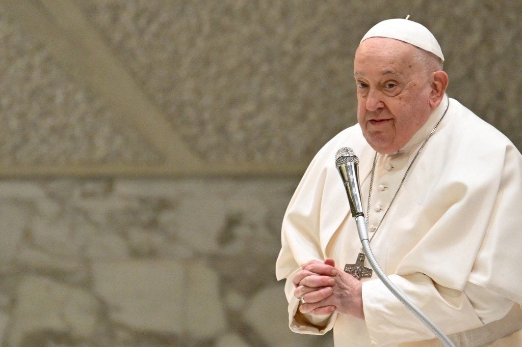 Papa Francisco para de usar máscara de oxigênio, anuncia Vaticano