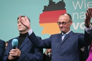 Após vencer eleições na Alemanha, aliança de direita começa negociações para formação de governo