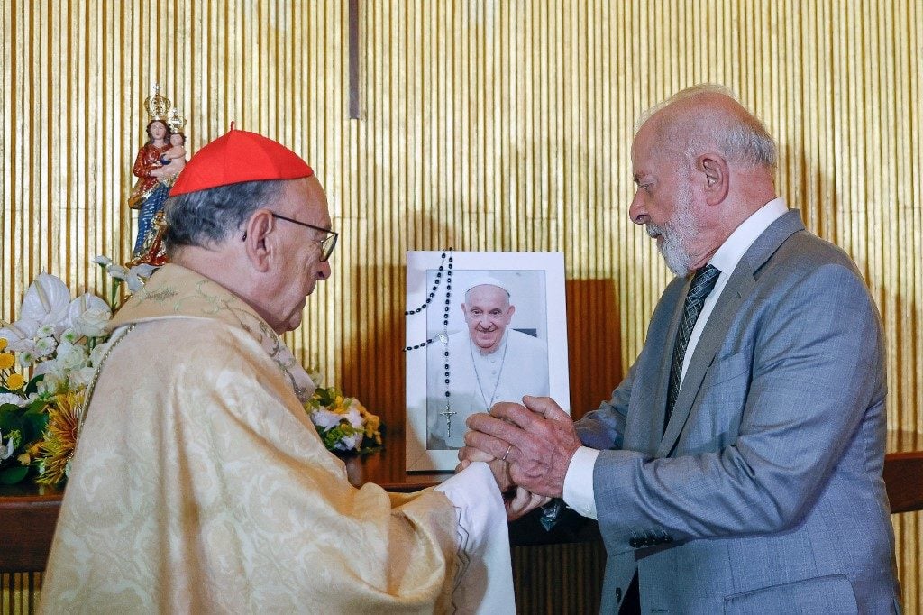 Lula faz missa pela saúde do papa no Palácio da Alvorada