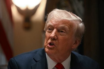 Harvard rejeita exigências de Trump e Casa Branca congela US$ 2,2 bilhões em financiamento