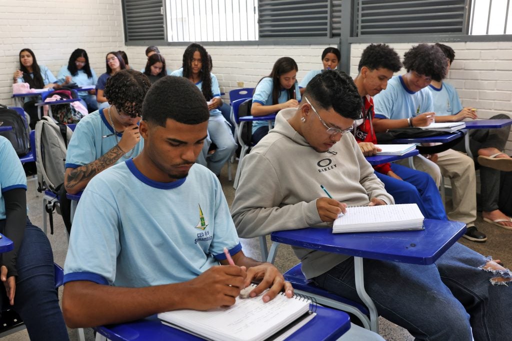 Pé-de-Meia 2024: confira calendário, valores e quem tem direito ao benefício