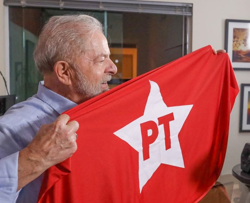 Para manter bancada no Congresso, PT afrouxa veto a reeleições em reunião tensa
