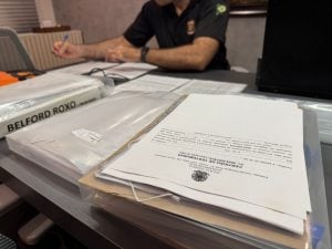 Quatro pessoas são presas acusadas de desvio de recursos da educação em Belford Roxo (RJ)