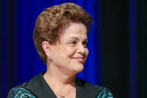 Dilma é internada na China com quadro de neurite vestibular