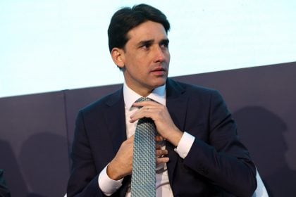 Silvio Costa Filho, colega de partido de Tarcísio, critica a anistia e diz que estará com Lula em 2026