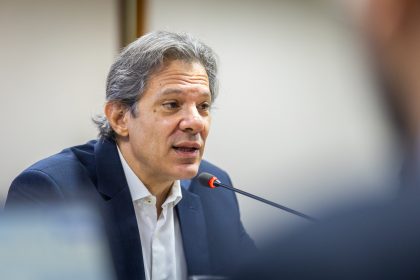 Brasil aguarda anúncio oficial de Trump sobre taxação de aço e alumínio para se pronunciar, diz Haddad
