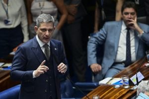 Rogério Carvalho: Manobra para reabilitar Bolsonaro é 'casuísta' e deveria provocar forte reação popular