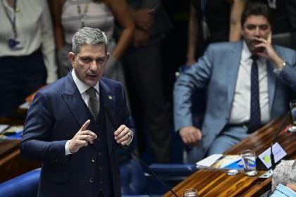 Rogério Carvalho: Manobra para reabilitar Bolsonaro é ‘casuísta’ e deveria provocar forte reação popular