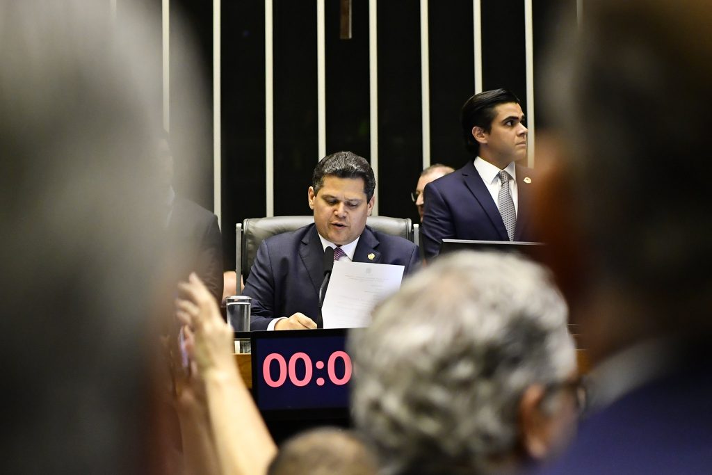 Alcolumbre cita emendas e diz que Poderes devem ‘respeitar seus limites’