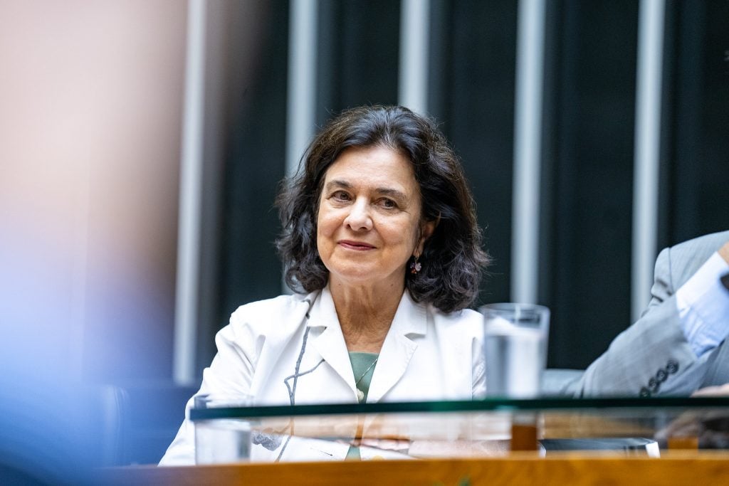 A fritura de Nísia nos alerta: a saúde pública não pode continuar refém da política partidária