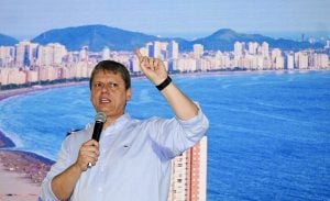 Tarcísio lidera com folga a disputa pelo governo de SP em 2026, diz Quaest