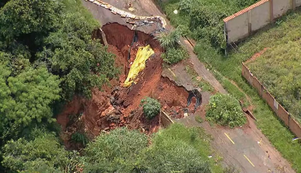 Águas que inundam, vidas que afundam: a urgência de políticas climáticas e urbanas