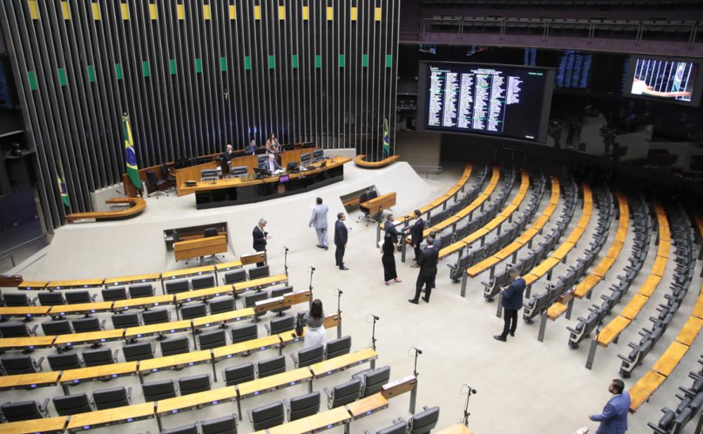 Câmara aprova projeto para punir escolas que recusarem matrícula de aluno
