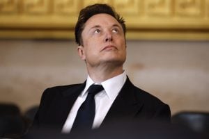 Musk submete a votação no X a reintegração de funcionário racista