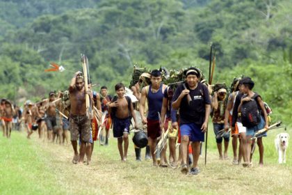 Documentário brasileiro sobre yanomamis estreia na França com elogios da crítica