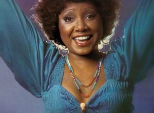 Há 50 anos, Alcione lançava seu 1º disco com a clássica ‘Não Deixa o Samba Morrer’