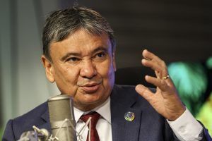 Reajuste do Bolsa Família 'está na mesa', diz ministro