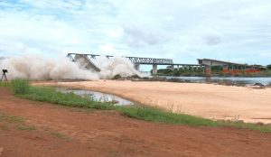 Operação implode o que sobrou da ponte entre Maranhão e Tocantins