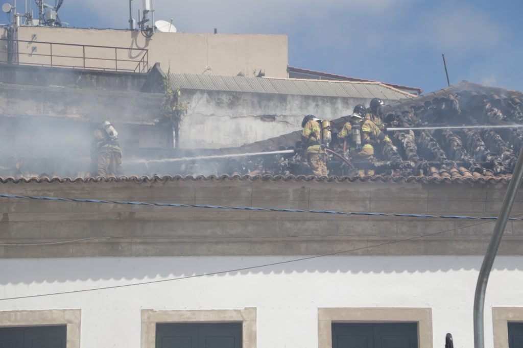 Câmara de Vereadores de Salvador é evacuada após incêndio