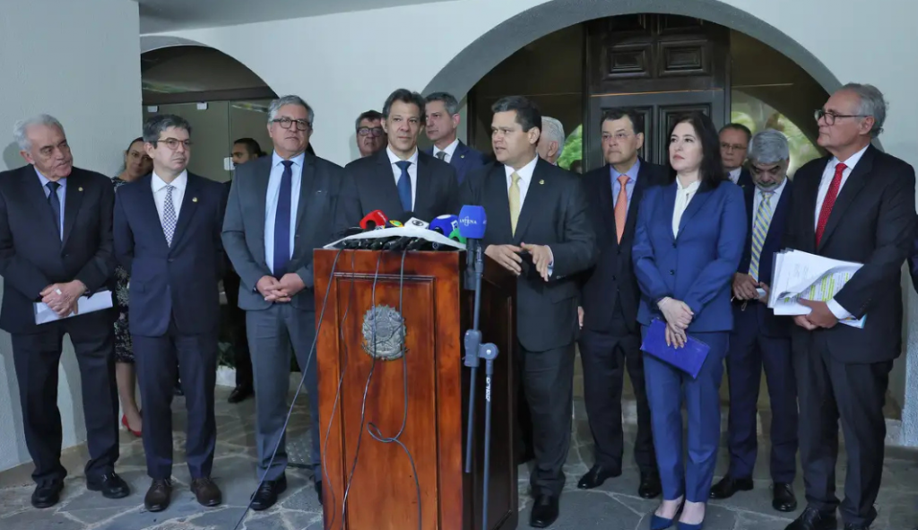 Após encontro com Haddad, Alcolumbre defende 'deixar as divergências de lado' no Congresso