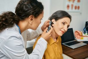 Veja os sintomas e as causas da neurite vestibular