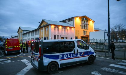 Um morto e dois policiais feridos em ataque com faca no leste da França