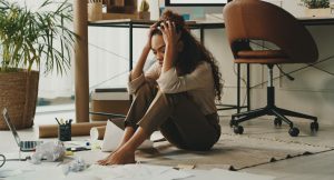 Burnout atinge 32% dos profissionais e exige ação urgente das empresas