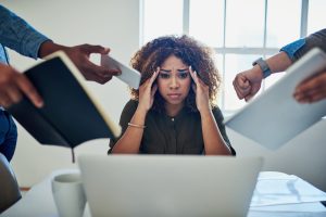Neurocientista alerta sobre os riscos do multitarefa no trabalho