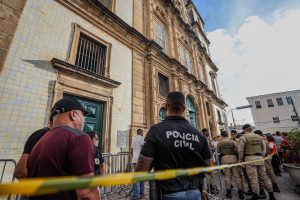 Turista paulista morre após desabamento de teto de 'igreja de ouro' no centro de Salvador