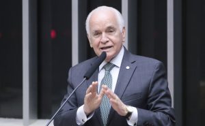 Ala bolsonarista mostra força e elege Gilberto Nascimento como presidente da bancada evangélica
