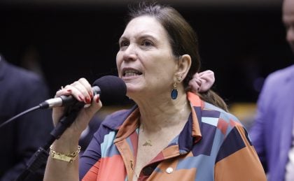 MPF arquiva ação de Bia Kicis contra resolução sobre aborto legal em crianças vítimas de violência sexual