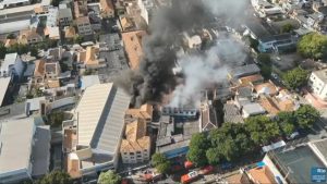 Morre vítima de incêndio em fábrica de fantasias no Rio