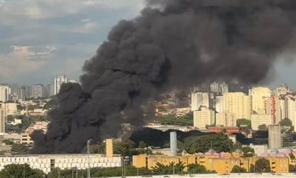 Incêndio atinge loja de tintas na zona norte de São Paulo