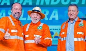 'É preciso saber quem xingar': Lula defende a Petrobras e atribui alta dos combustíveis a intermediários e ICMS