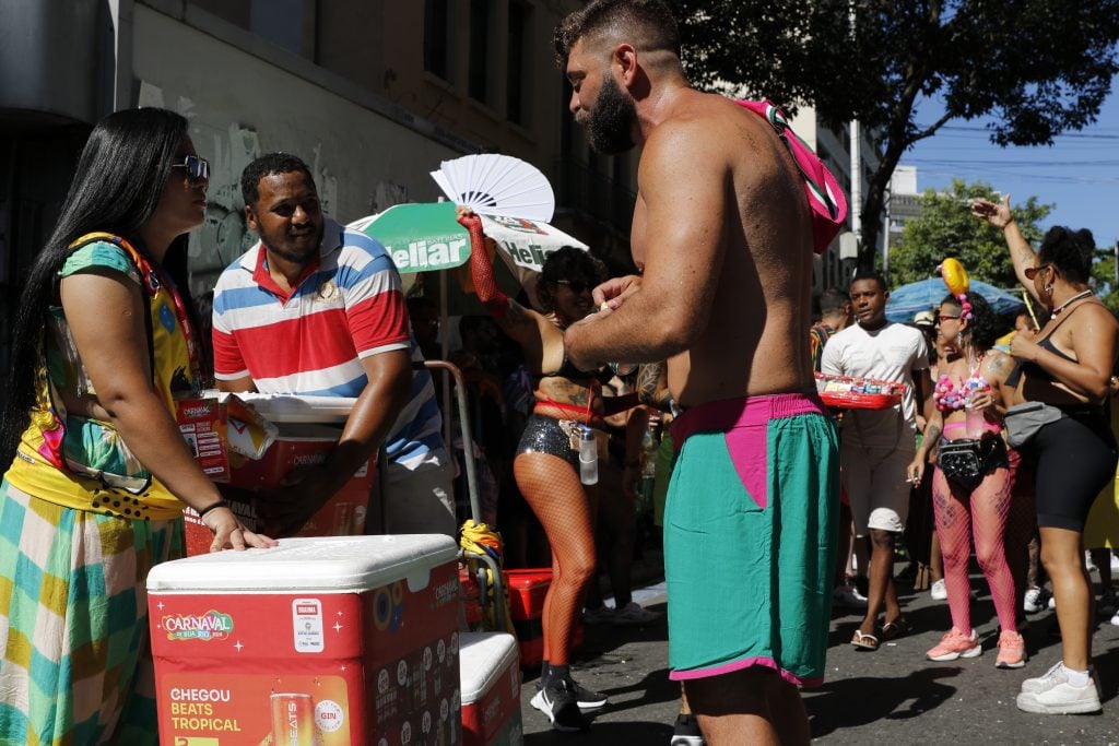 MPF pede que Prefeitura do Rio mude regras para ambulantes no Carnaval