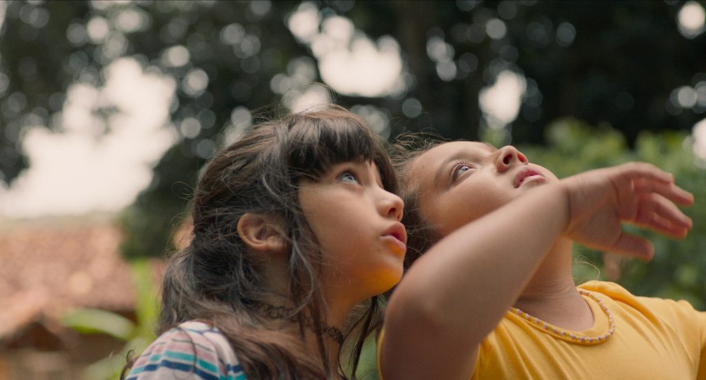 Cineasta de Brasília investiga o luto infantil sob o prisma da invenção e da amizade na Berlinale