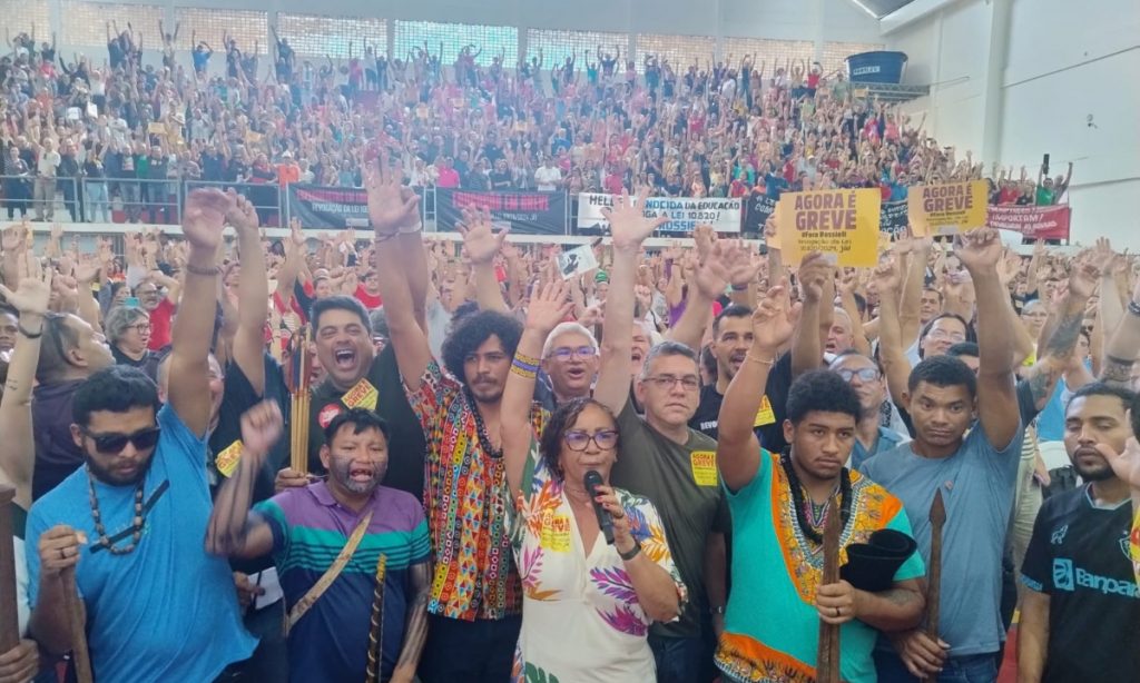 Crise no Pará: Professores suspendem greve após Barbalho se comprometer a revogar lei sobre educação indígena