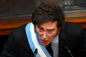 Milei volta a ameaçar tirar a Argentina do Mercosul