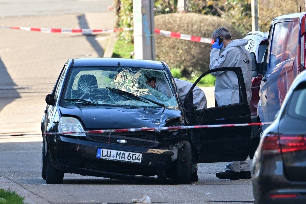 Carro atropela multidão em Mannheim, na Alemanha