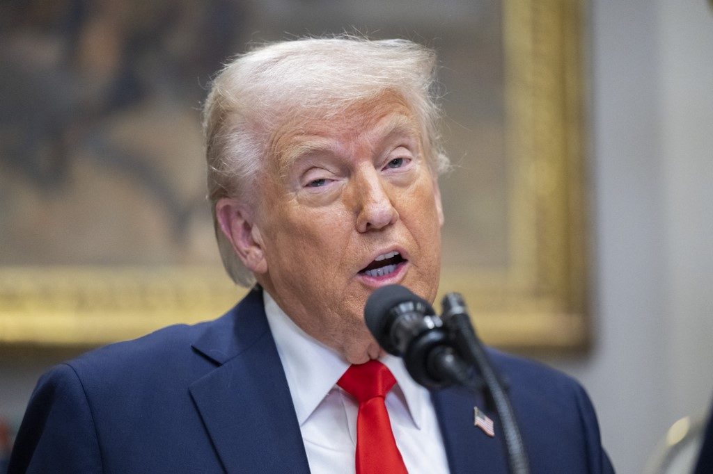 Trump anuncia tarifas de 25% para países que comprarem petróleo e gás da Venezuela