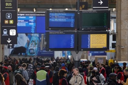 Trens voltam a circular na maior estação de Paris após descoberta de bomba da 2ª Guerra