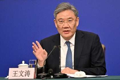 China reforça recado a Trump e diz que enfrentará guerra comercial com EUA ‘até o fim’