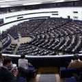 Parlamento Europeu aprova regras para agilizar deportações