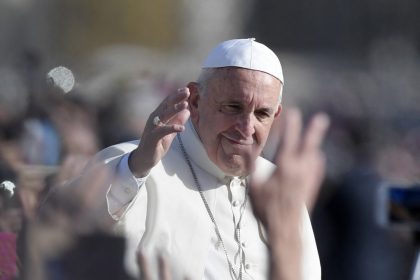 Papa completa quatro semanas de hospitalização com mais uma noite ‘tranquila’